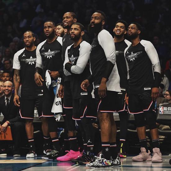 图片报：拜仁新董事卡斯帕被日本广岛经济大学授予荣誉博士称号（图片报：拜仁新任董事卡斯帕获日本广岛经济大学荣誉博士称号）