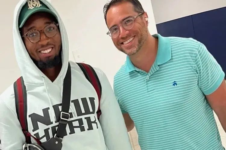 篮球勇士球员三分纪录被打破，全场致敬（勇士球员三分纪录遭刷新，全场起立致敬）