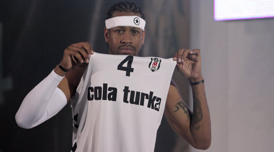 ATP总决赛第5日综述：阿卡3连胜锁定年终第一，德米纳尔赢球晋级（ATP年终总决赛第5日回顾：阿尔卡拉斯三连胜锁定年终第一，德米纳尔告捷晋级）